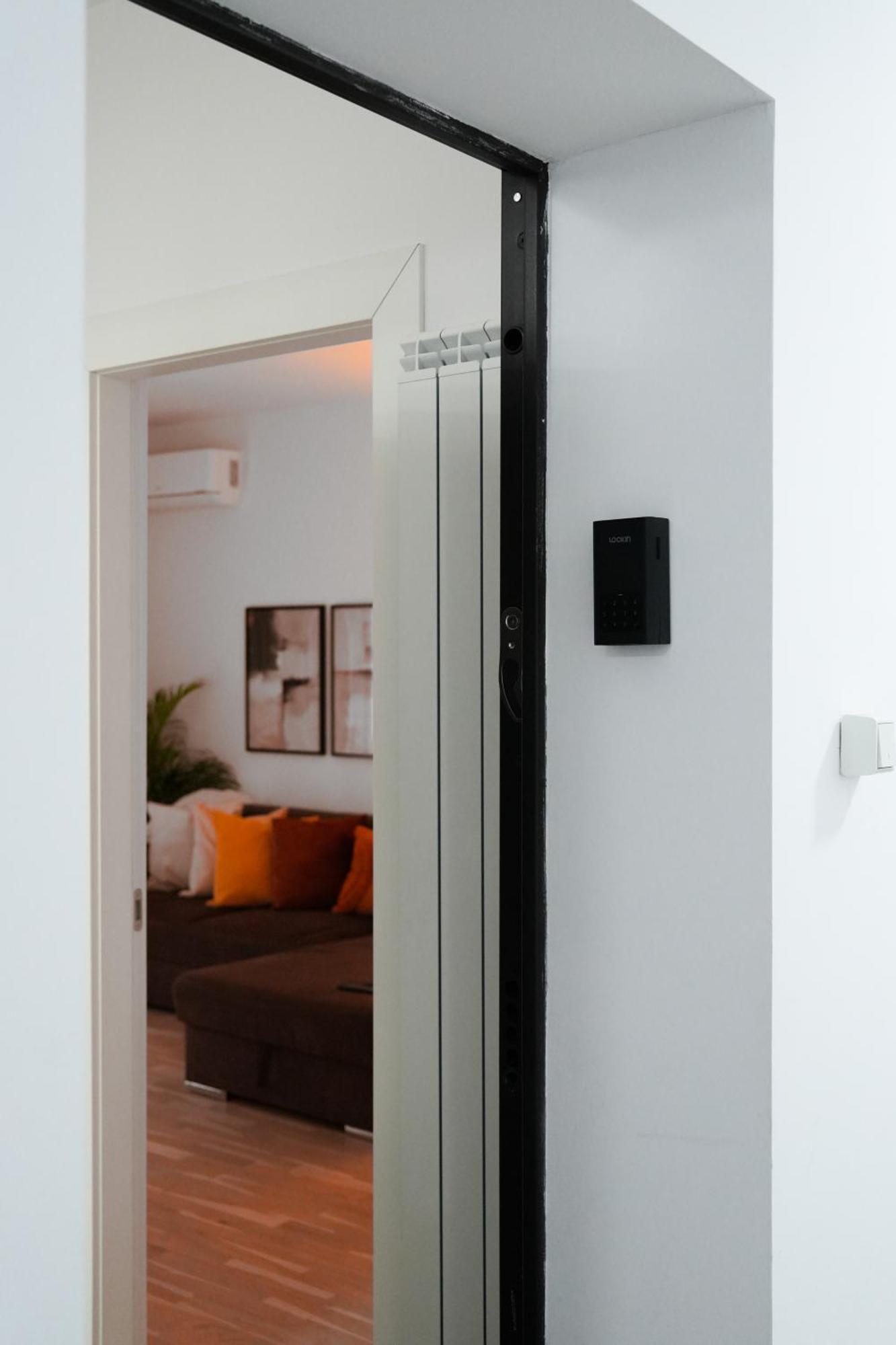 Amalia - Quiet 1Br Apartment With Parking & Wi-Fi Бухарест Екстер'єр фото