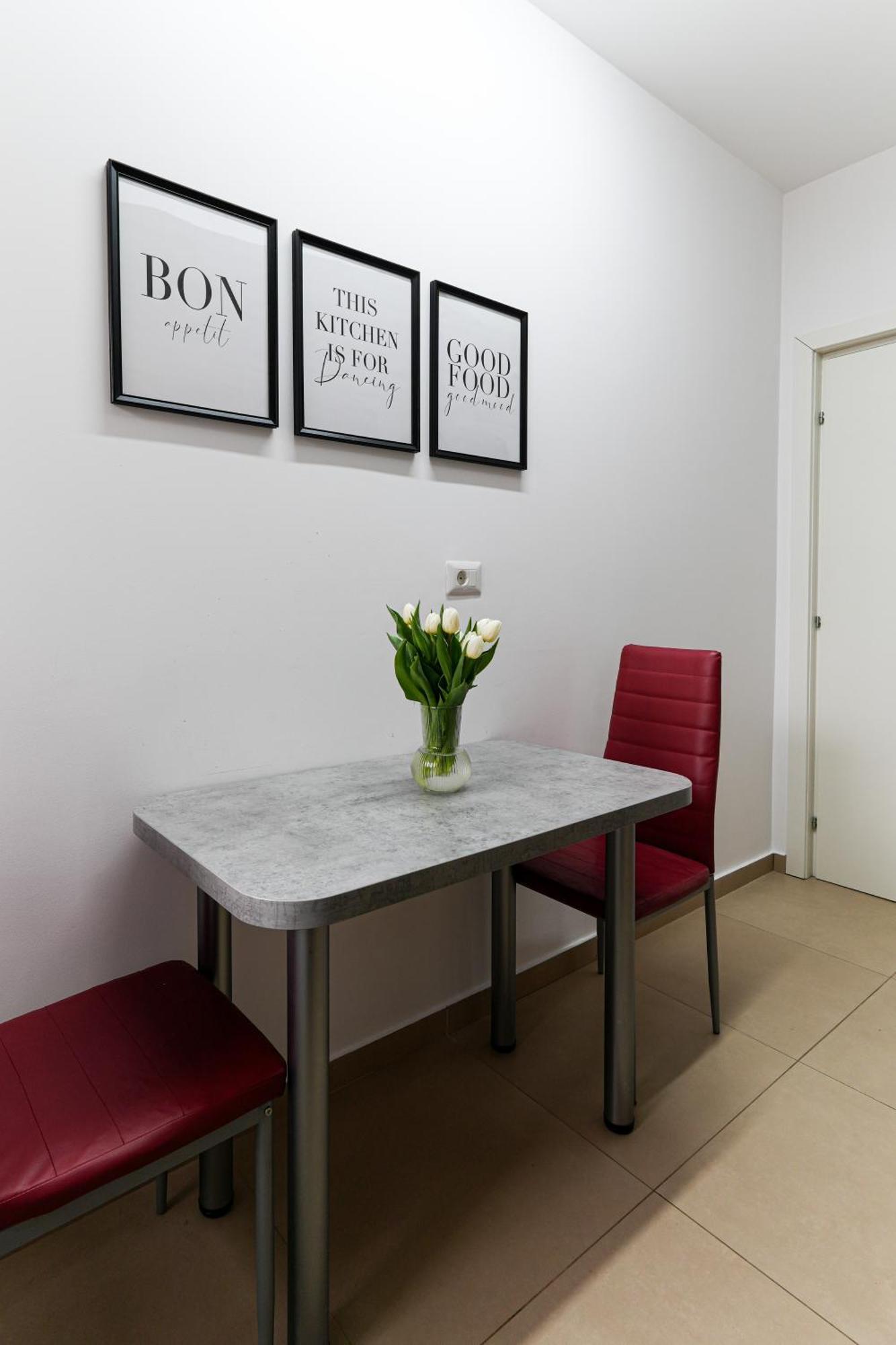 Amalia - Quiet 1Br Apartment With Parking & Wi-Fi Бухарест Екстер'єр фото